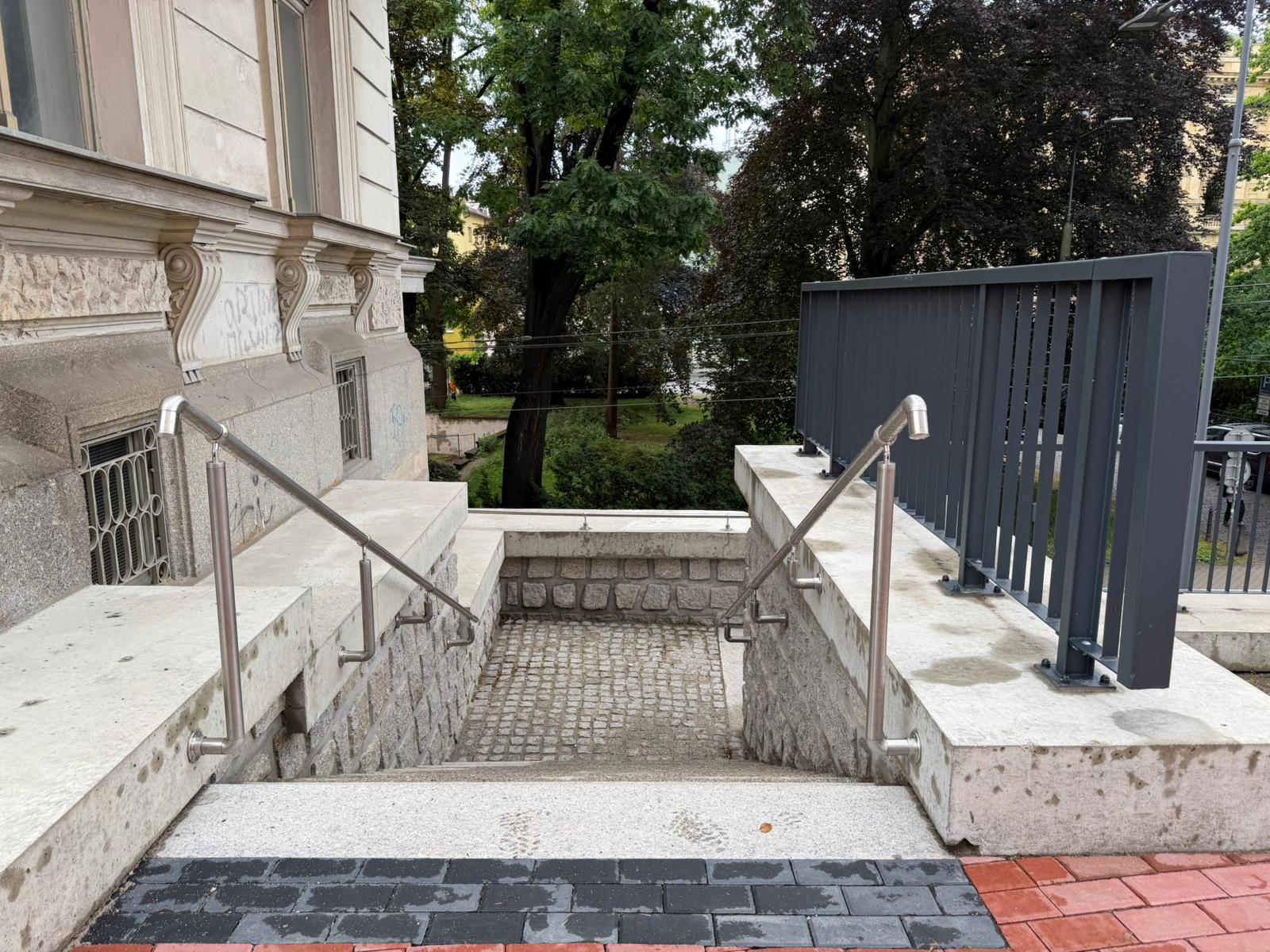 Realizace nerezového a mostního zábradli v ulici Rumunská v Liberci