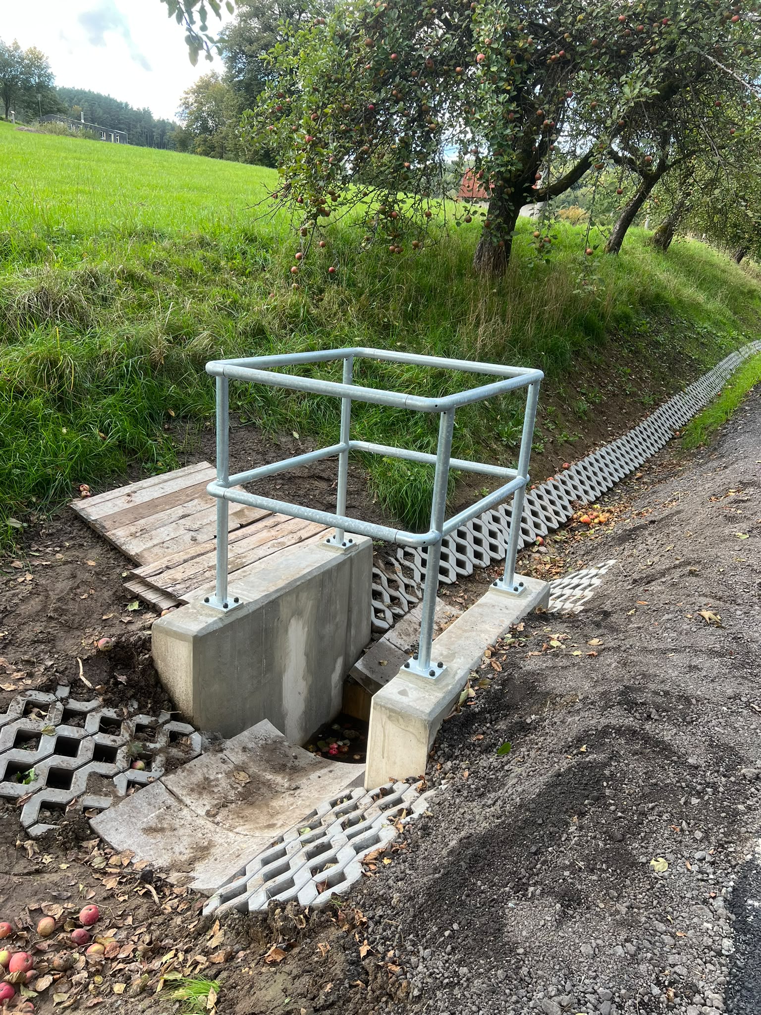 Trubkové zábradlí na propustky