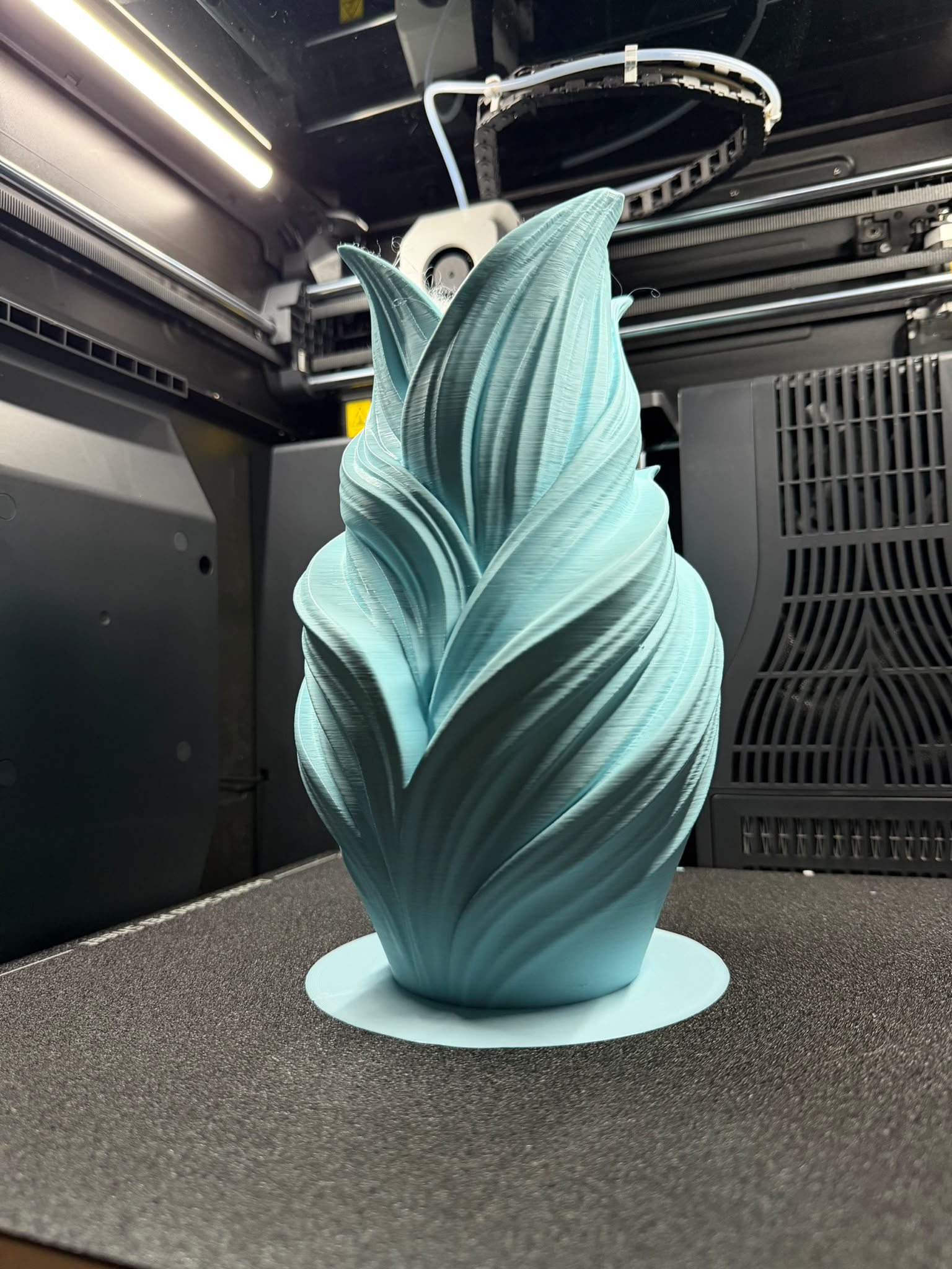 Dekorativní váza vytištěná na 3D tiskárně